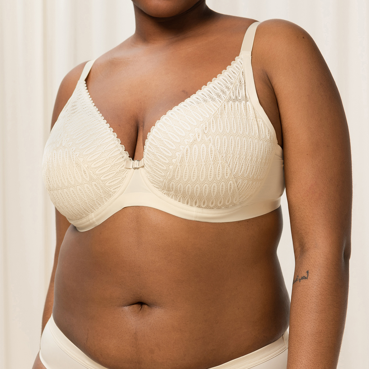 Triumph Aura Spotlight WP - Creamy Dream - 10208018-6720