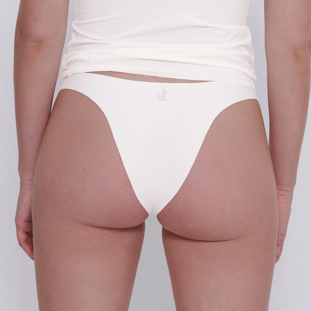 Sloggi Zero Feel 2.0 tanga trusse, natural - 10217765 - 00GZ - Silk White
