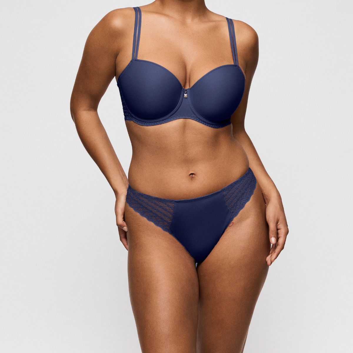 PrimaDonna Twist Side g-streng, blå - 0642570 - IDF - Indigofera