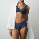 Triumph Body Make-Up Illusion Lace hipster trusse, blå - 10219748 - 7873 - Indigo Veil
