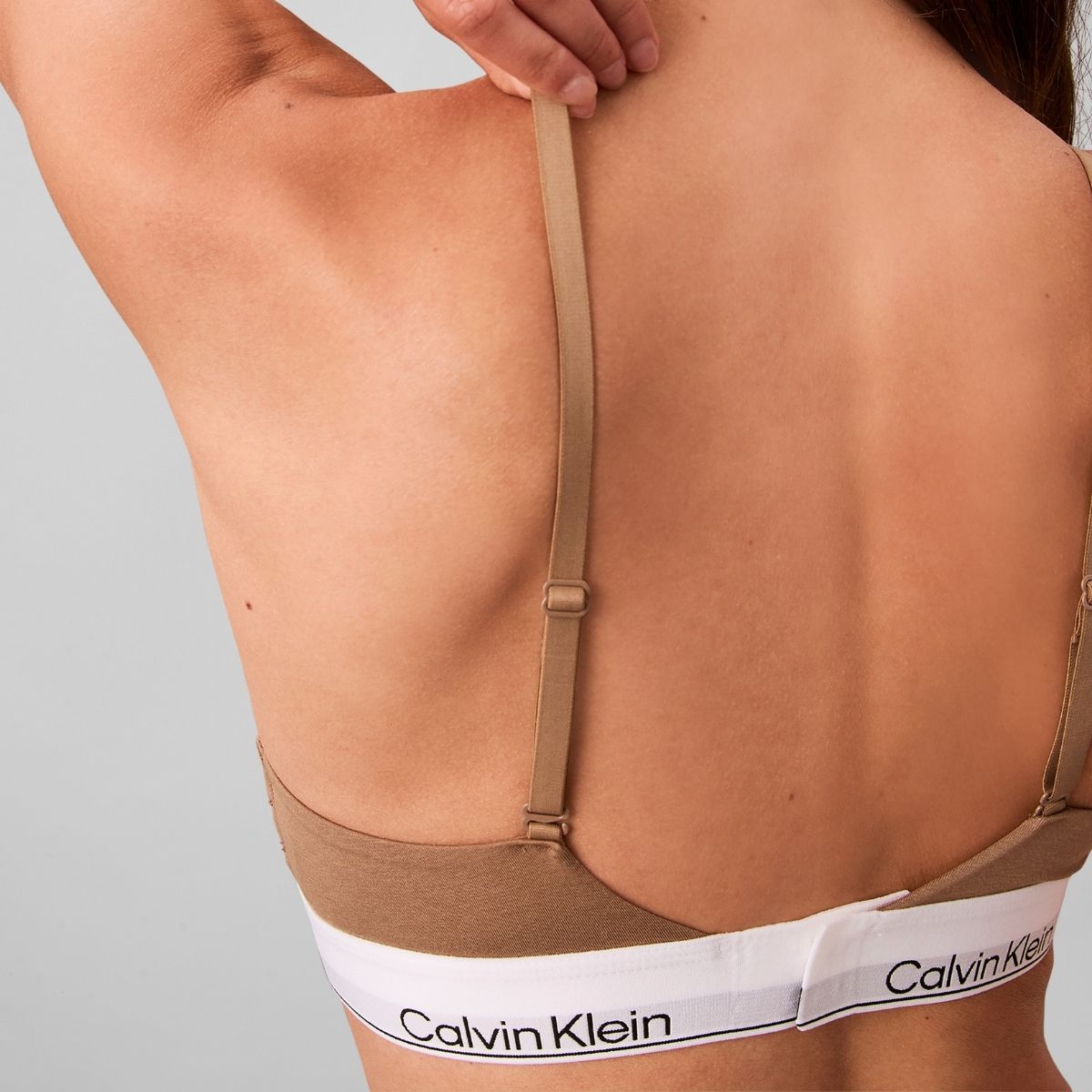 Calvin Klein Icon trekant BH, brun - LV00QF8498 - QPS - Soft Mocha
