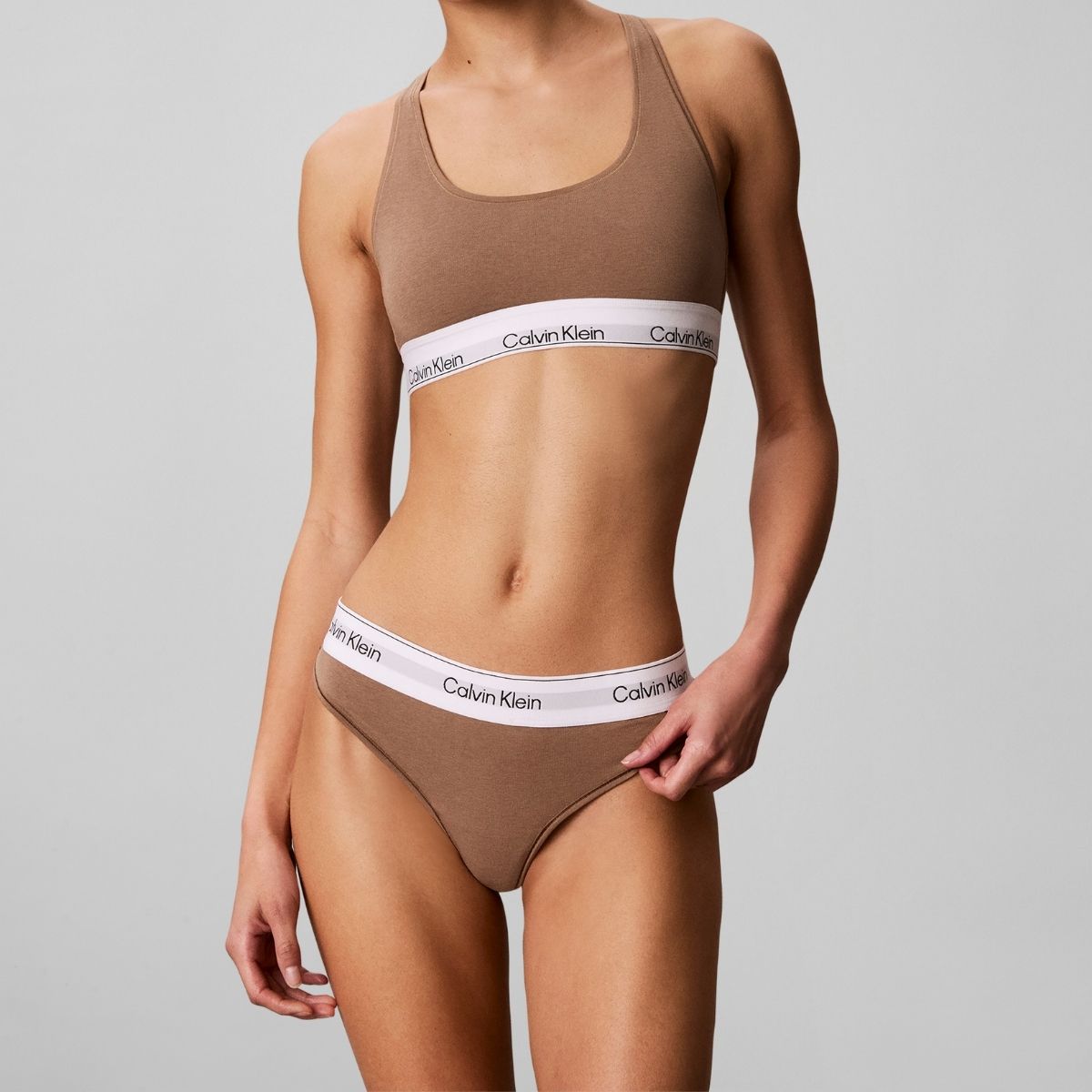Calvin Klein Icon g-streng, brun - LV00QF8518 - QPS - Soft Mocha